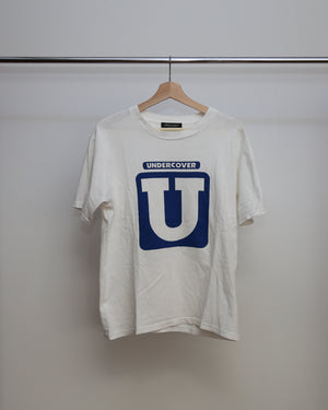 UNDERCOVER ORIGINAL UNIVERSITY U LOGO TEE